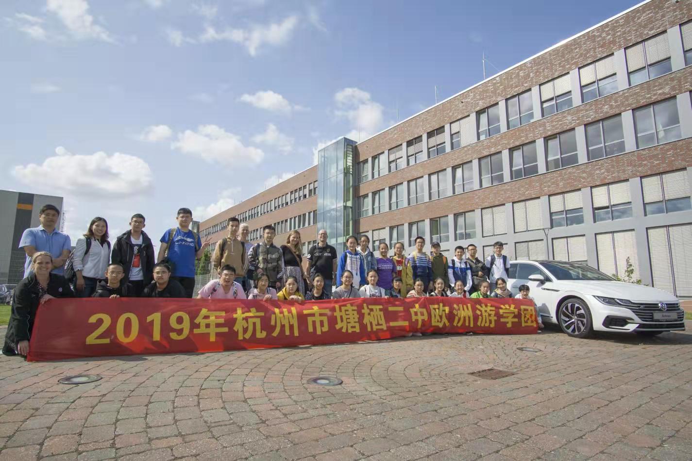 Die chinesische Schüler und Lehrer besuchen das VW Werkt in Emden.
