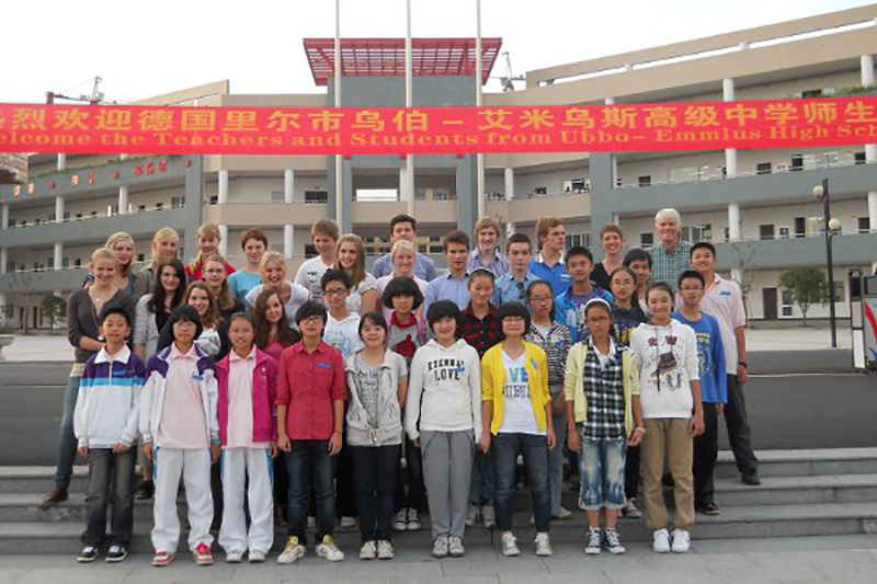 Chinesische und deutsche Schüler in Tonglu.